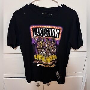 Lakers men’s size medium shirt